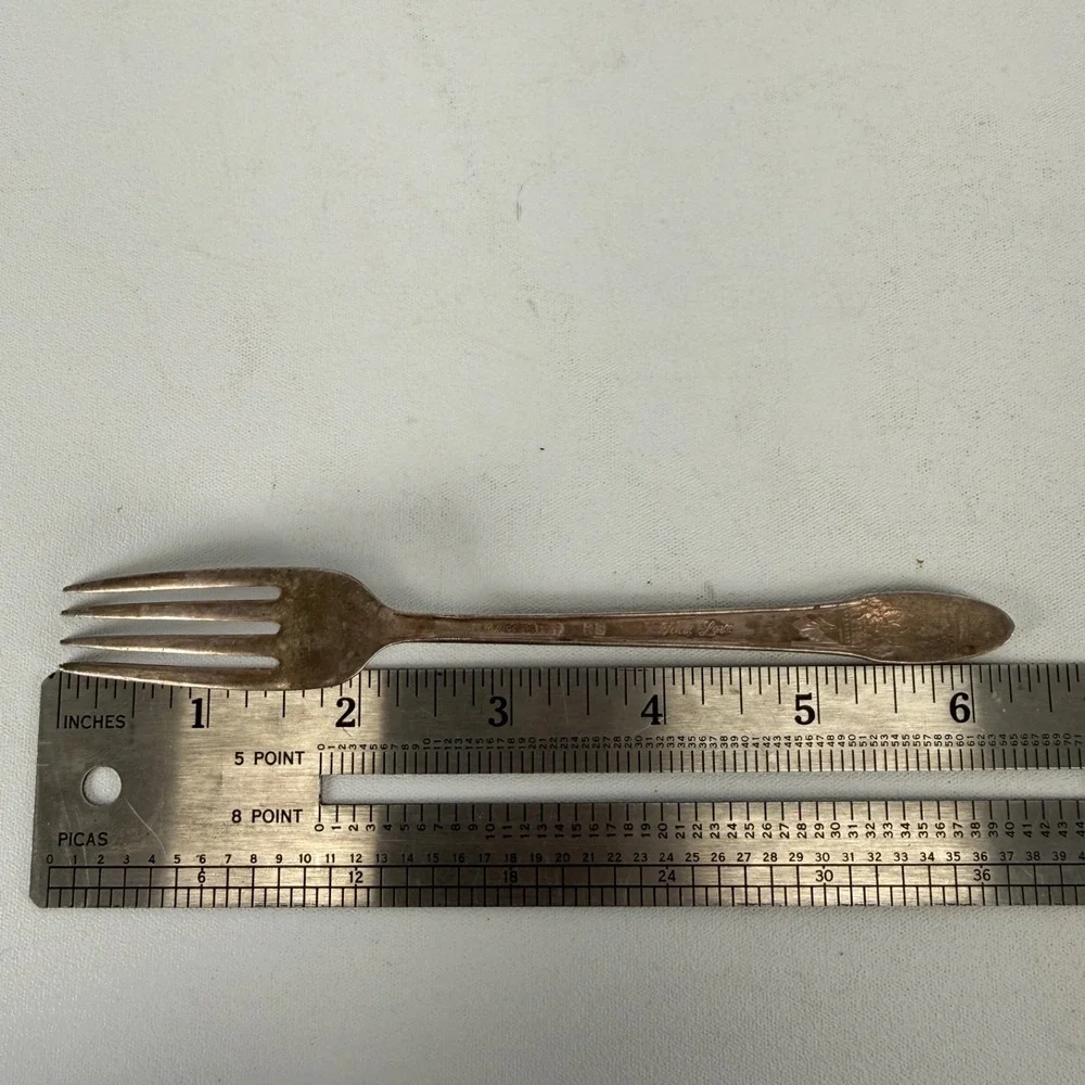 1847 Rogers Bros FIRST LOVE (IS) Silverplate Fork 6 1/4